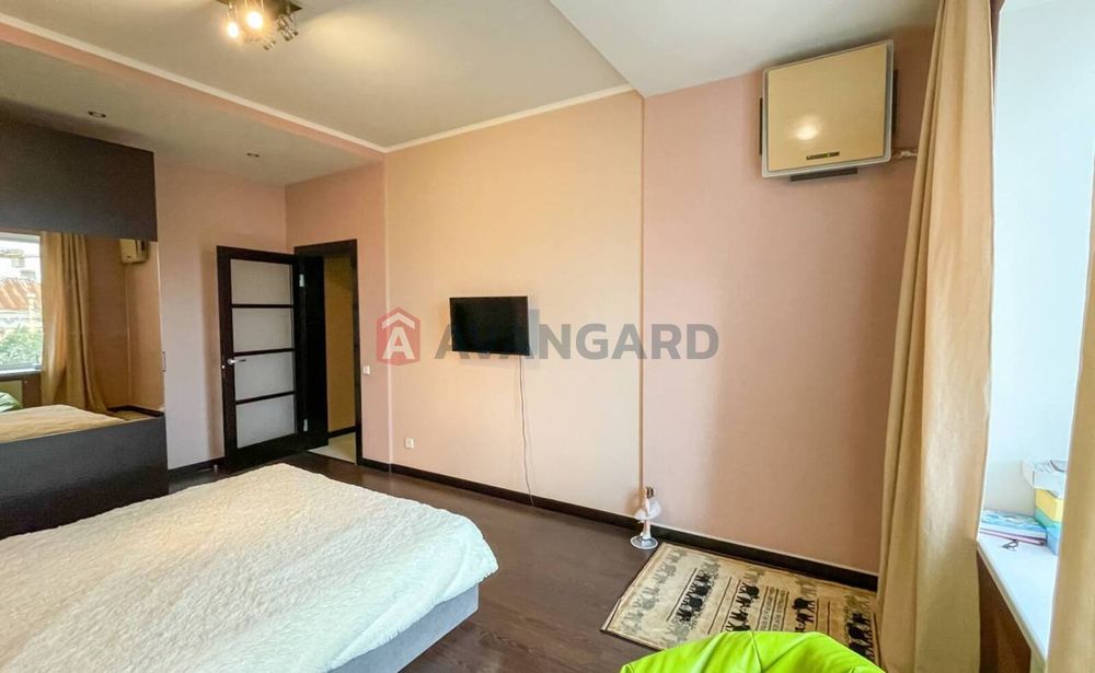 Велика простора квартира у цегляному якісному будинку ЖК Каскад