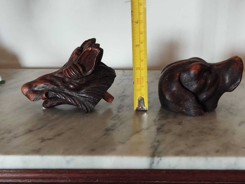 Cabeças de Animais em Madeira Esculpida