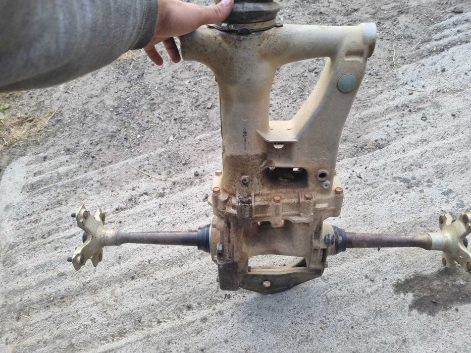 Dyfer tył zwrotnica półos prawa lewa wahacz kvf 650 09r brute force