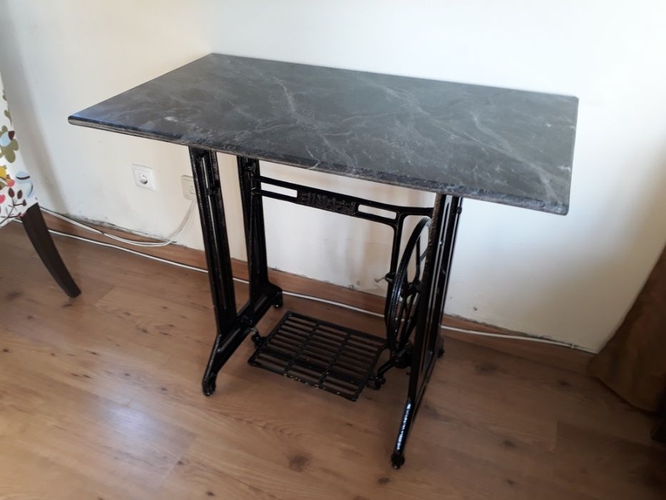 Mesa de Maquina de Costura Antiga Singer