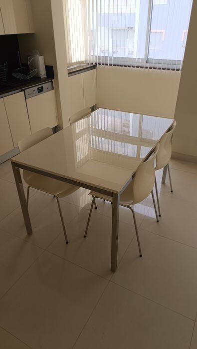 Mesa Refeições e 4 Cadeiras