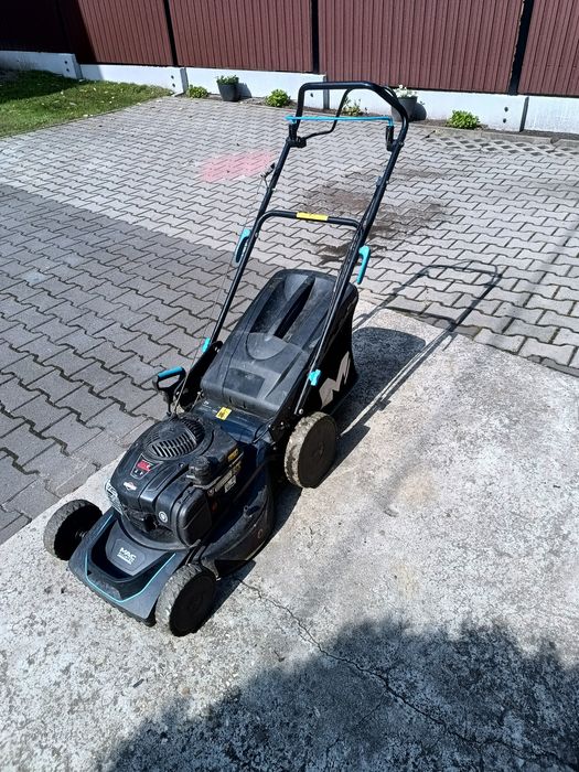 Kosiarka spalinowa z napędem mocna