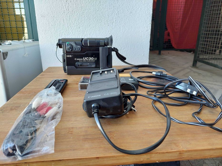 Câmara Canon UC30 e acessórios.