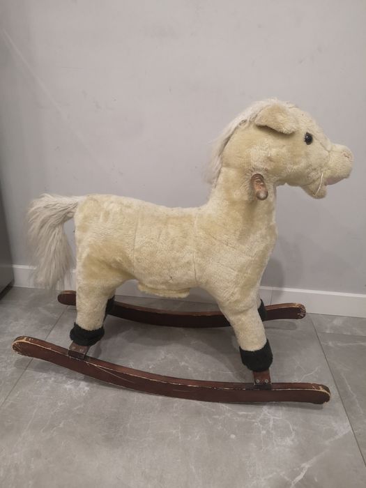 Zabawka konik na biegunach huśtawka