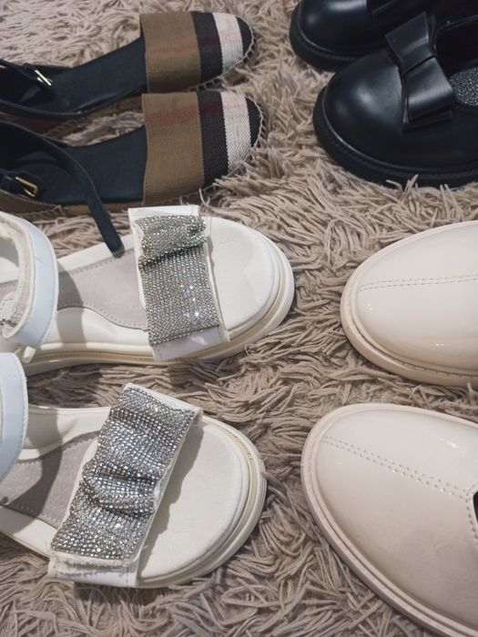 Взуття на дівчинку