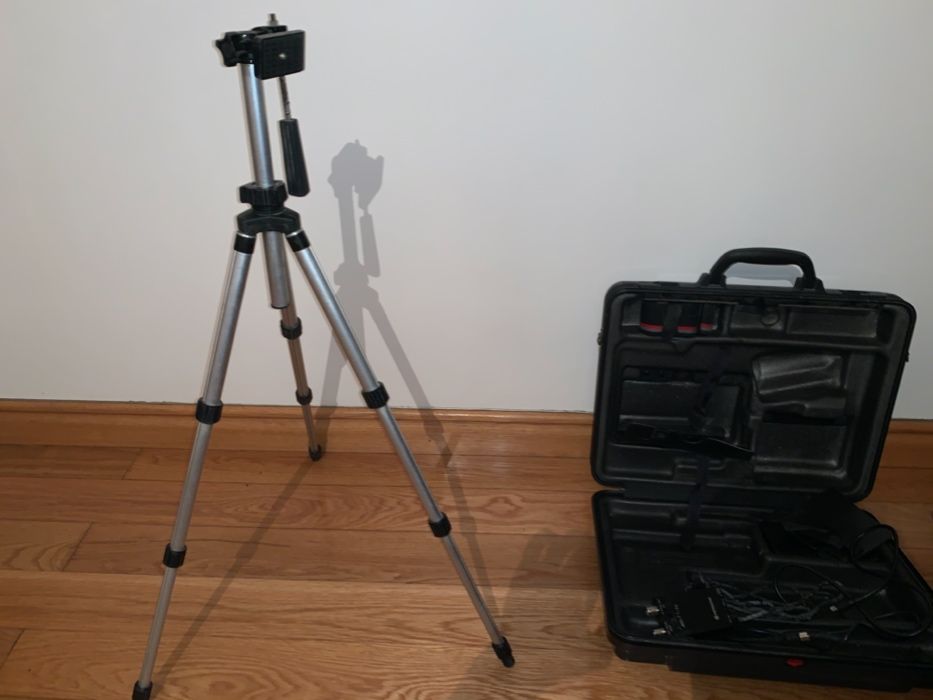 Camara de filmar Antiga - Hitachi + suporte