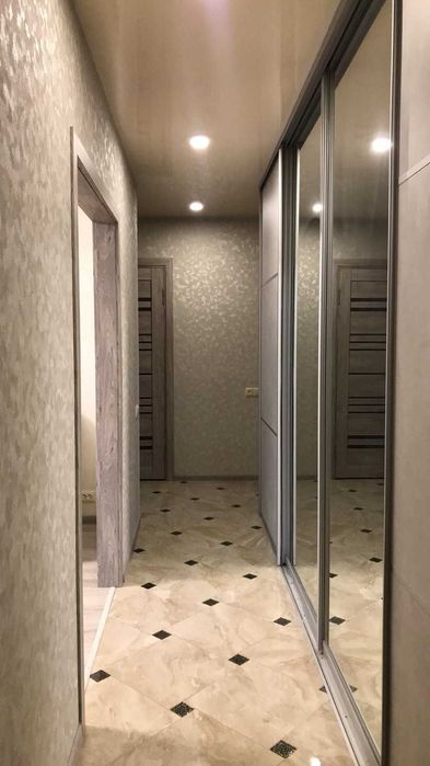 Ще є на НР Квартира біля академії