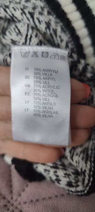 Продам почти новый шерстяной мужской свитер , s