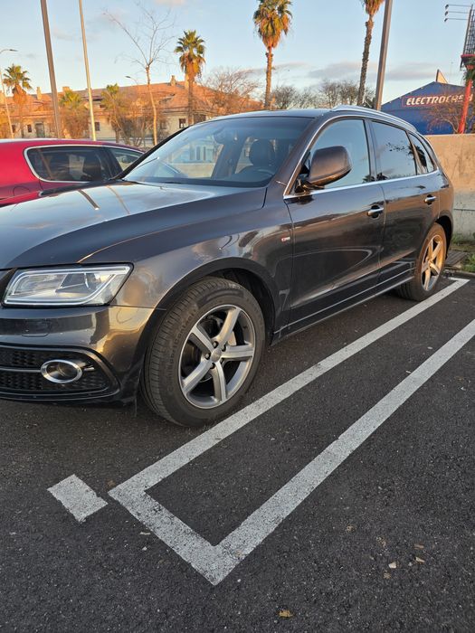 Audi Q5 S line .