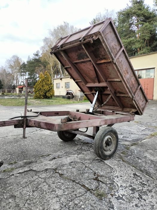 Przyczepa gospodarcza jednoosiowa wywrotka.