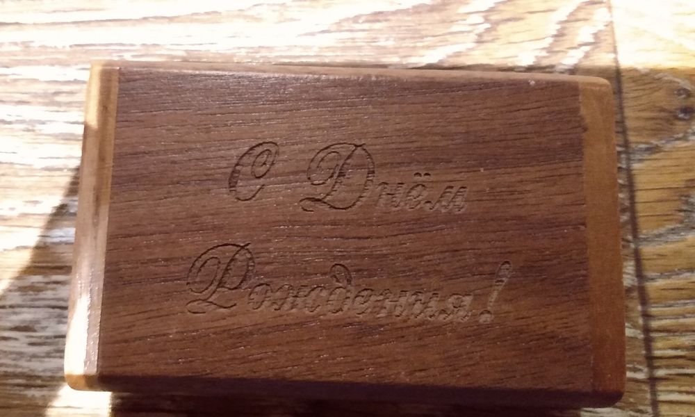 Деревянная коробочка для флешки 