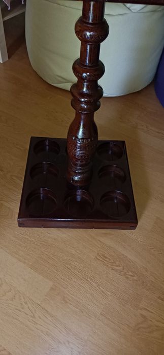 Mesa bar quadrada, com pé torneado à mão