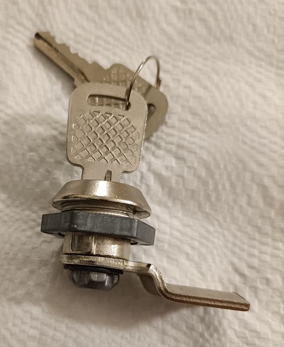 Fechadura cacifo / caixa correio 
Como nova 
2 chaves