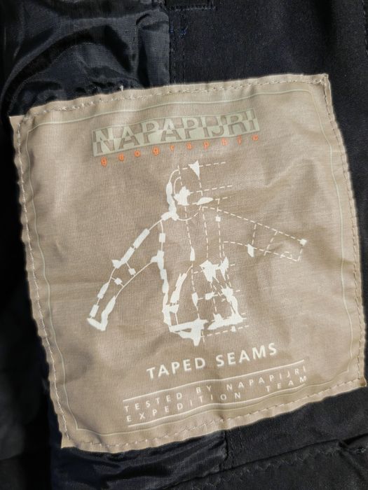 Super model wodoodpornej kurtki typu hardshell Napapijri rozm L