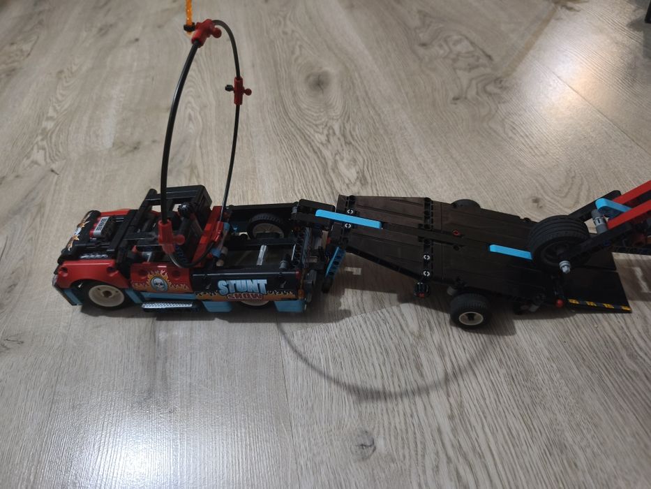 LEGO 42106 Technic - Furgonetka i motocykl kaskaderski