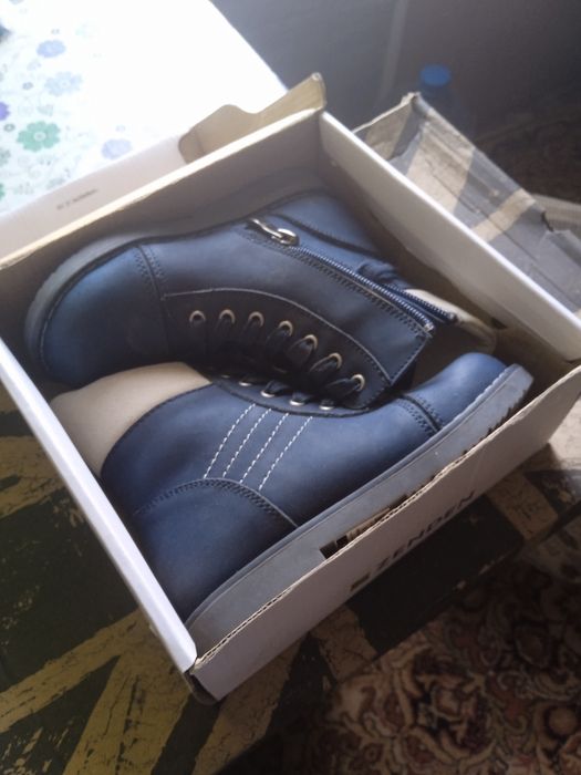 Дитячі,нові ботінки для дівчинки, в коробці.