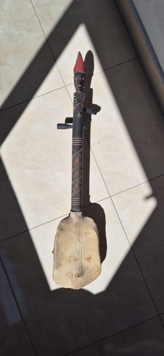 Gumbri - Instrumento madeira Africano
