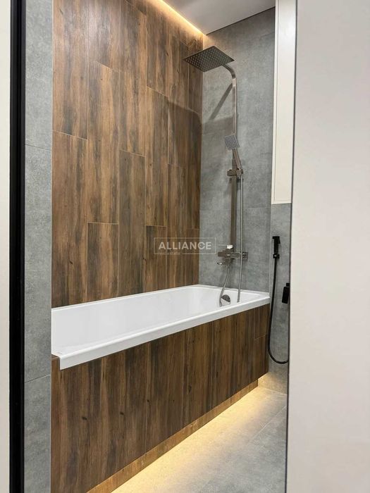 1.5к квартира! Біля озера. Manhattan