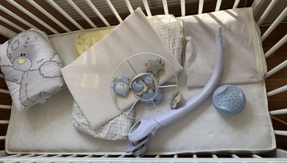 Дитяче ліжечко з маятником, матрас + подарунки