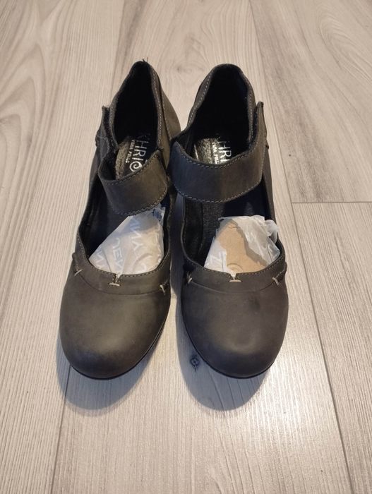 Buty damskie polbuty pantofle na obcasie 38 Khriò