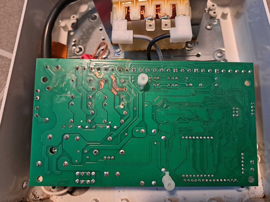 Sprzedam uszkodzoną elektronikę do napędu BFT Phobos A40 + 4 piloty