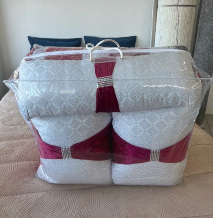 Edredão com aplicacões em veludo e lurex + 2 almofadas + 1 travesseiro