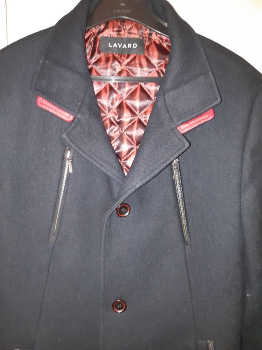 Czarny elegancki płaszcz męski ocieplany z wełną