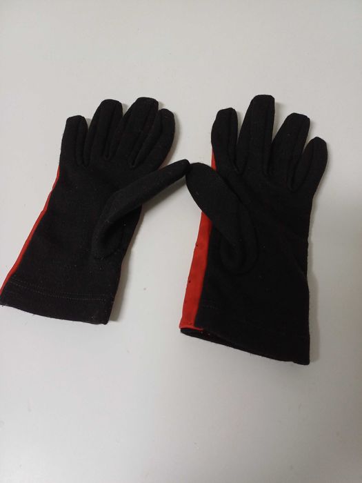 Luvas de senhora vermelhas e pretas