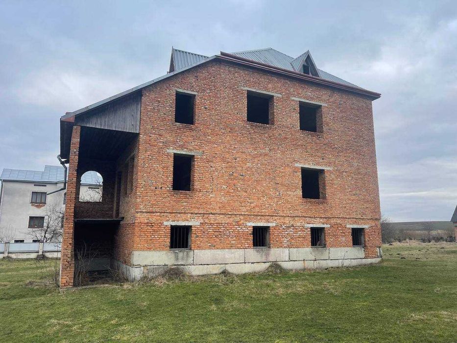 Продається будинок з гаражем біля Мостиськ