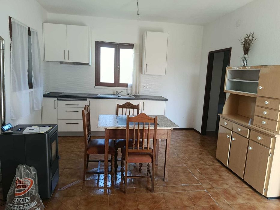 Apartamento T 1 para alugar na zona de Tondela ideal para uma pessoa.