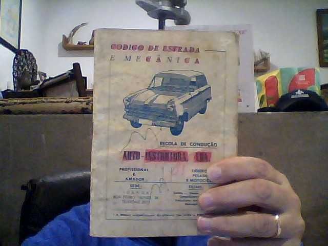 Jornais antigos de 1967 que relatam a morte do presidente kennedy