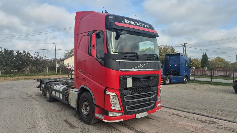 Volvo FH  3 osie , do zabudowy , BDF , winda BAR , rok modelowy 2015 ,Мы говорим