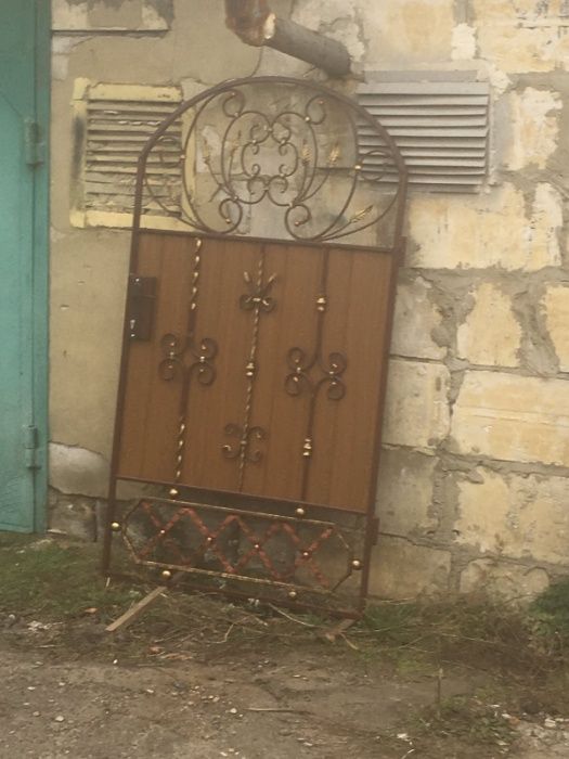 Ворота та ковані вироби різної складності. Готові ковані  ворота.