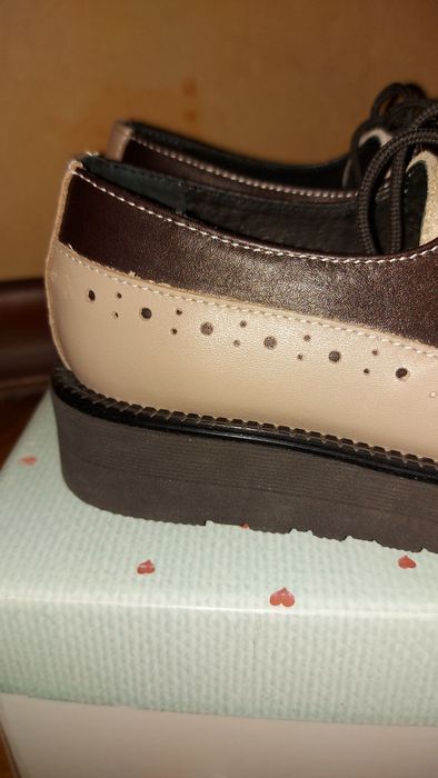 Туфлі, брогі, лофери