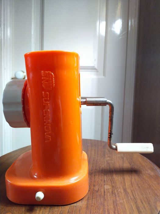 Vintage Picador de Carne Supernova 70s Design