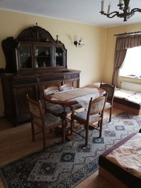 Tanie noclegi - Leszno Hostel pokoje - Parking pod domem