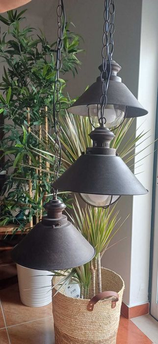 Iluminação Sala com três luminárias
