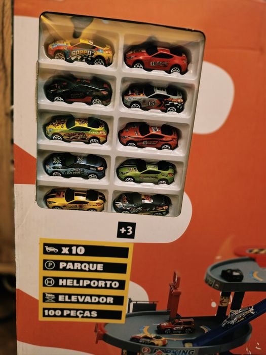 Mega garagem para crianças