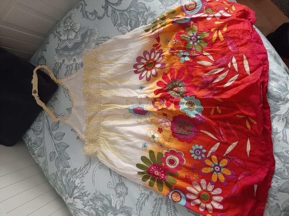Vestido florido criança