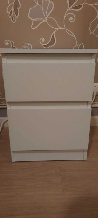 Cama de Casal com Colchão e Mesa de Cabeceira (em perfeito estado)