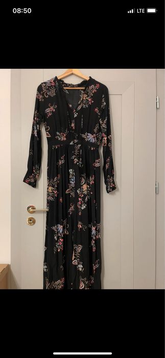 Długa sukienka Stradivarius