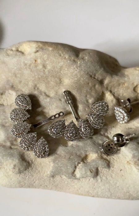 Maravilhoso brinco em prata cravejado de zirconia