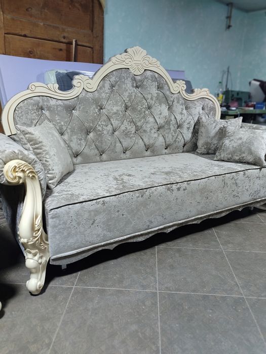 Диван і два крісла