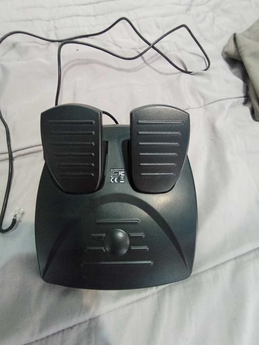 Volante e Pedais Superdrive GS 500 (PS4, Xbox One, PC, PS3)
