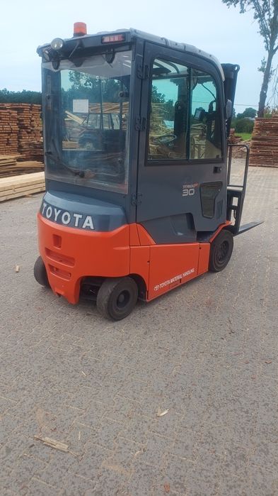 Wózek widłowy Toyota 8FBMT30 elektryczny