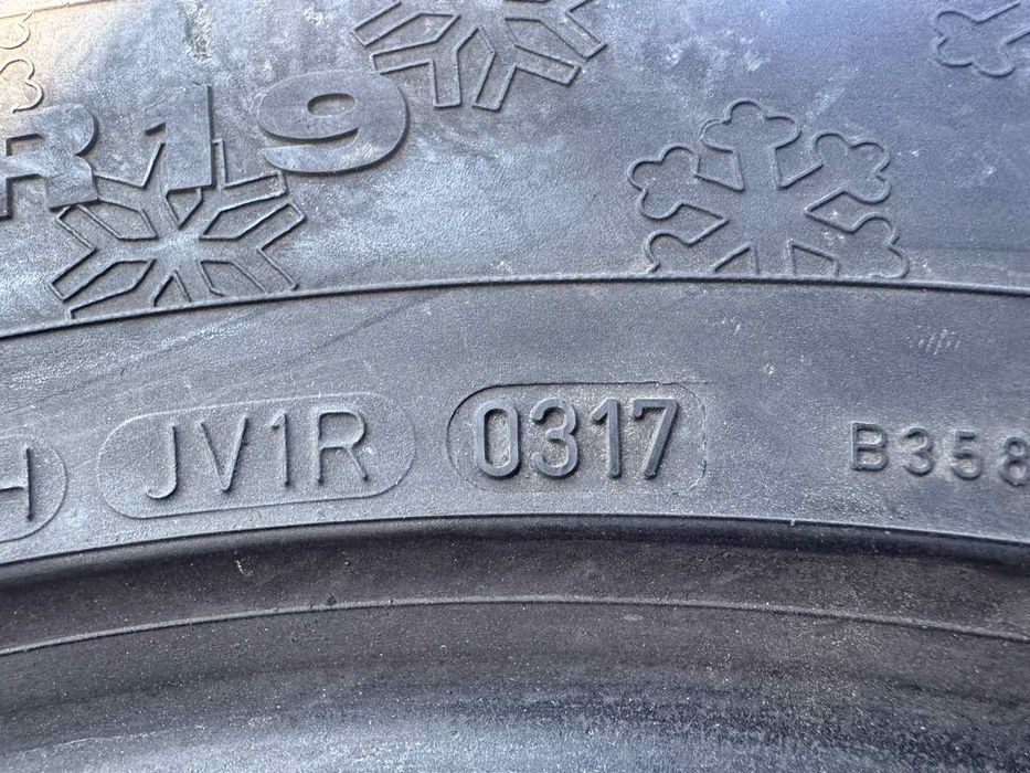 Зимові шини Dunlop 255/50 R19