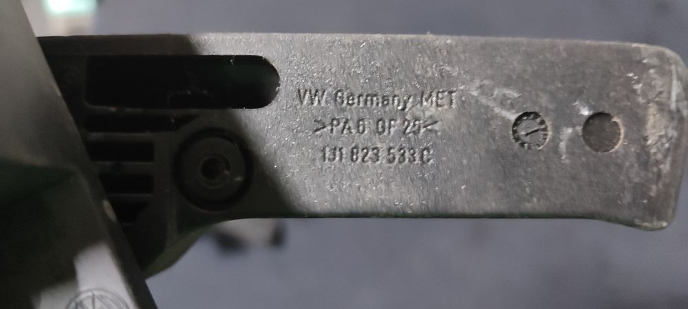 Ручка відкриття капота Пасат Б6 Шкода Октавіа А5 Гольф 5 6 1j1823533c