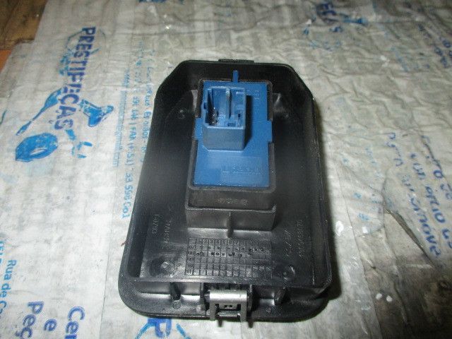 Comando / botão / interruptor vidros frente direito PEUGEOT Bipper Tep