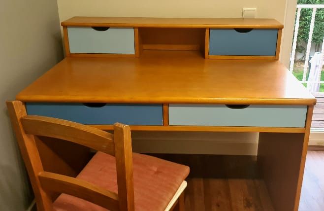 Cama dupla e secretária em Faia