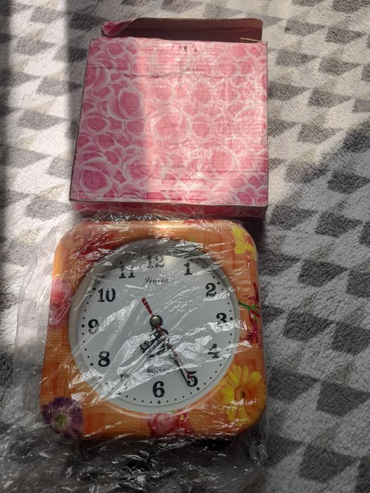 Компактные настенные часы